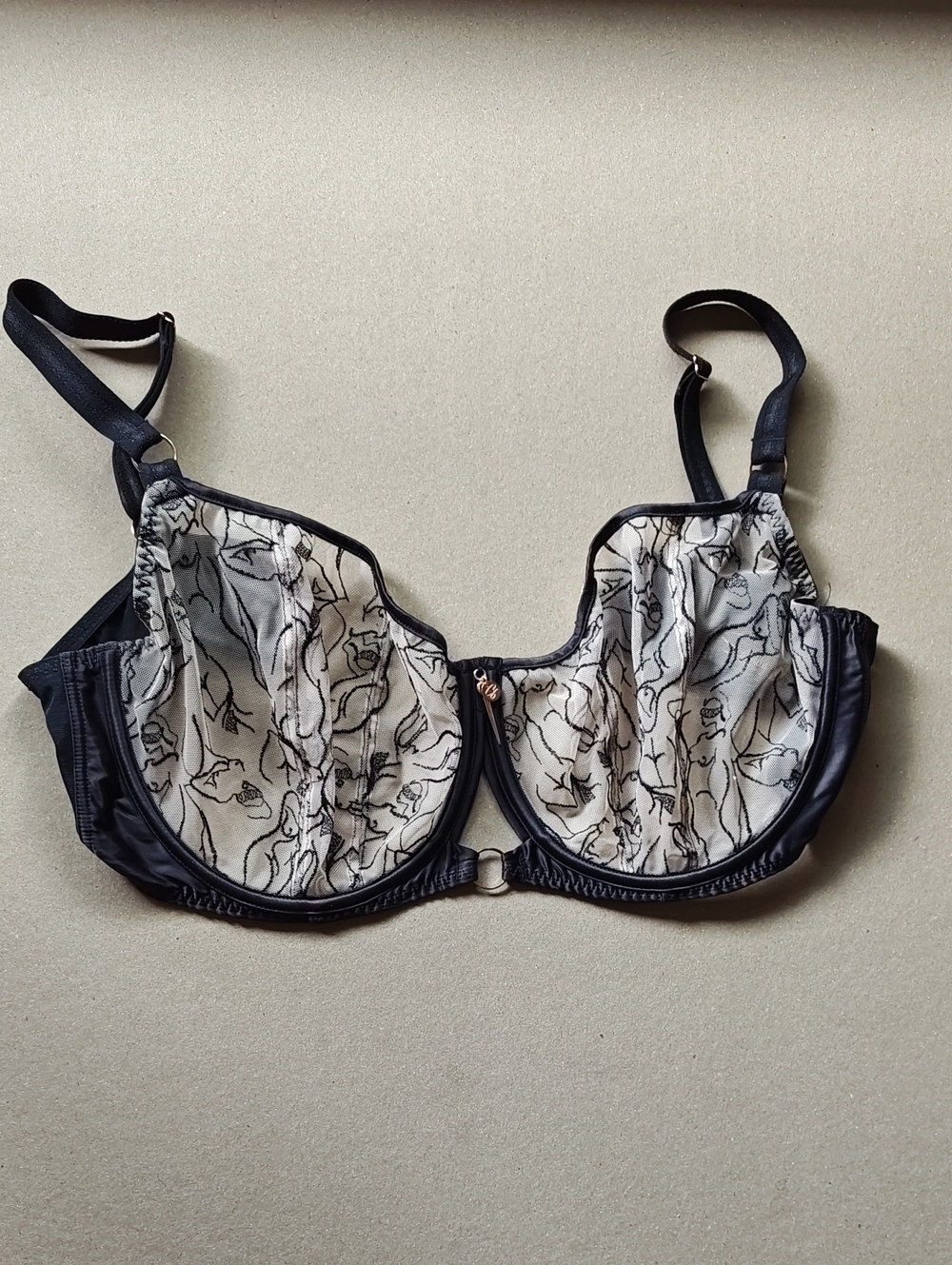 Underwire Lace-Overlay Bra in Black and Cream